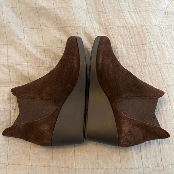 NWOT crocs suede brown wedge booties size 9 - Picture 6 of 6